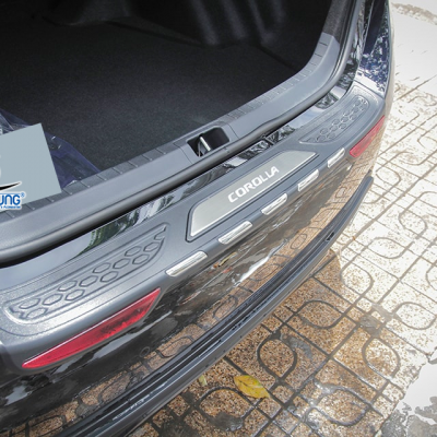 NẸP CHỐNG TRẦY CỐP SAU XE ALTIS