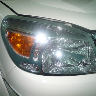 VIỀN ĐÈN TRƯỚC EVEREST