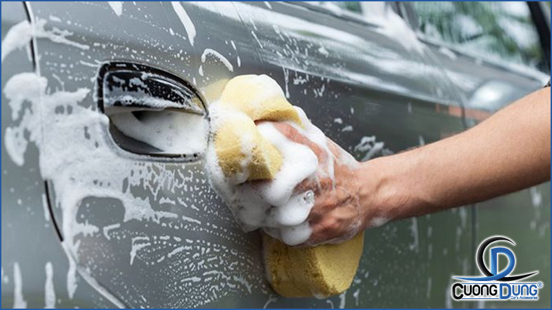 rửa xe dọn vệ sinh xe ô tô