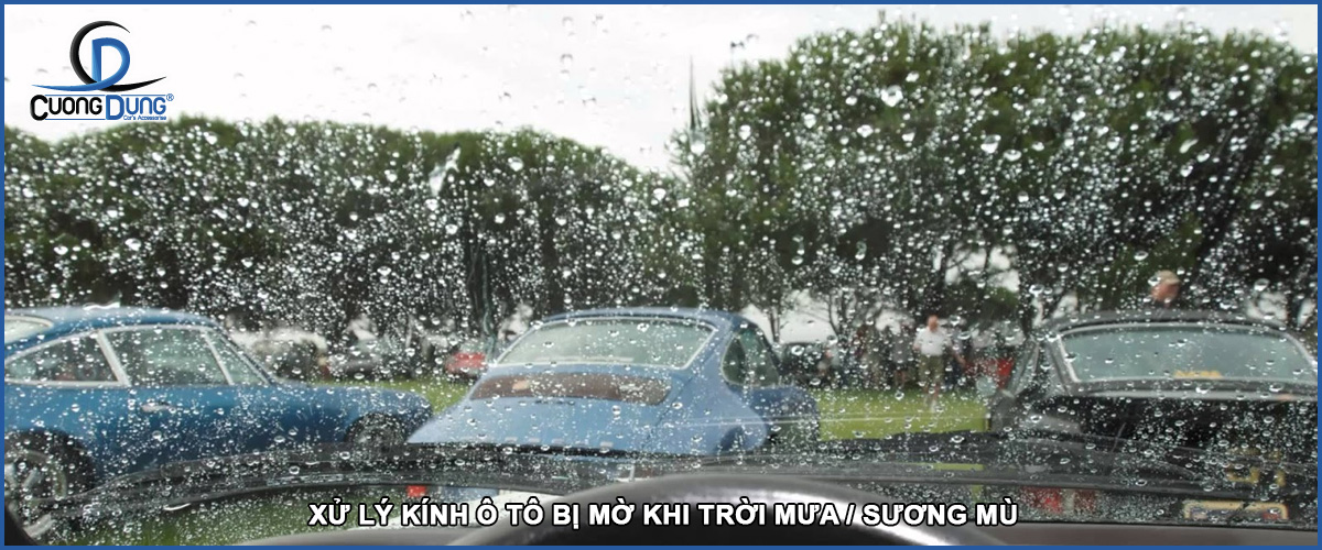 nguyên nhân kính ô tô bị mờ do trời mưa