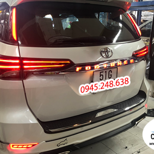 ĐÈN TAY CỐP FORTUNER